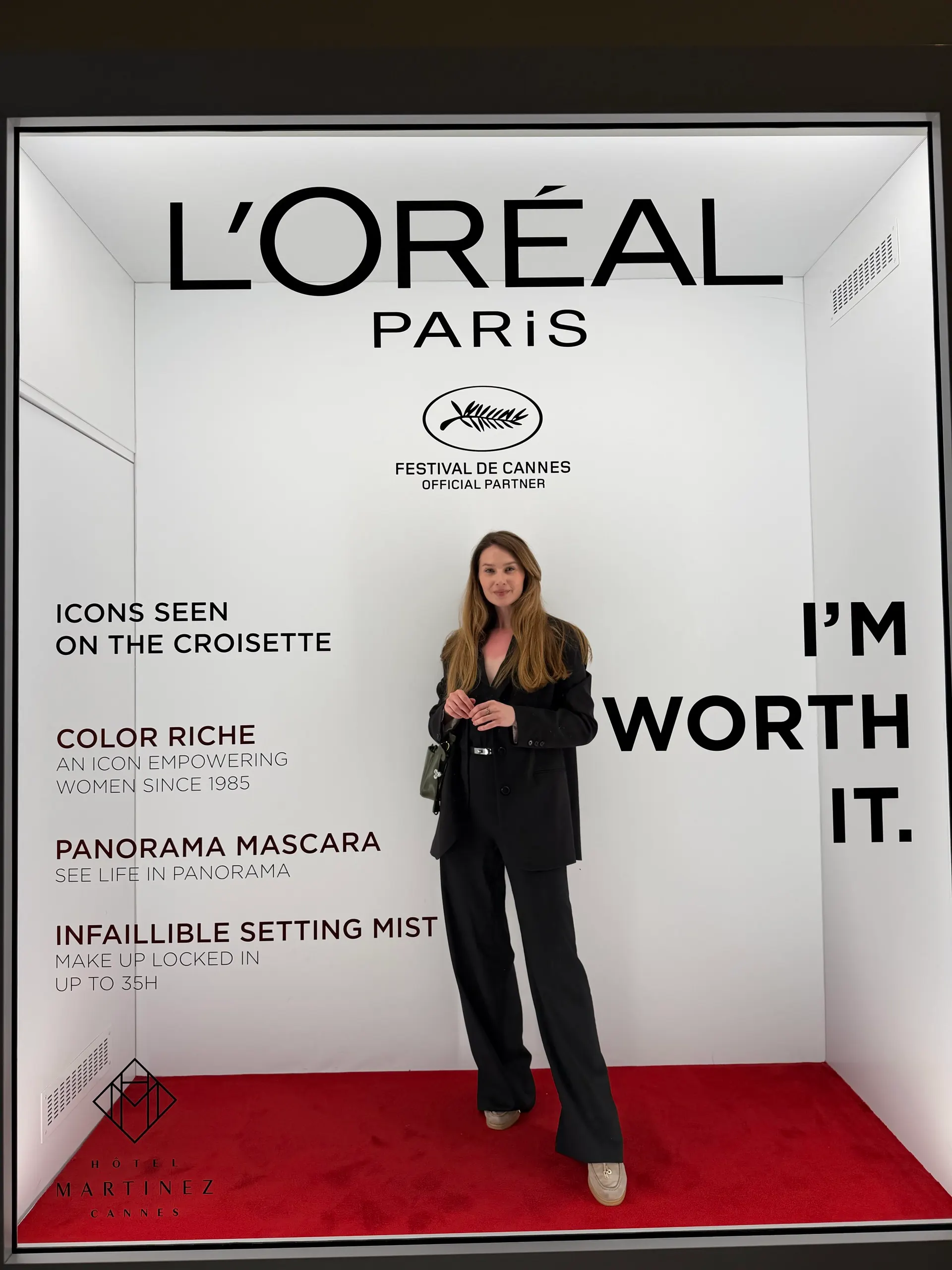 Катерина Соколова на інсталяції L’Oréal Paris — офіційного партнера Каннського кінофестивалю